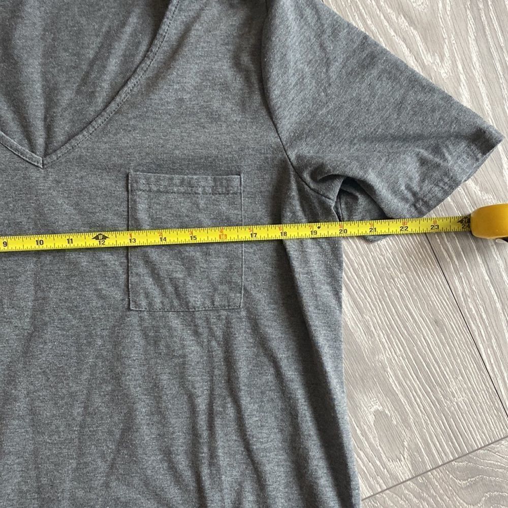 Essential Grey t shirt - Picture 2 of 4